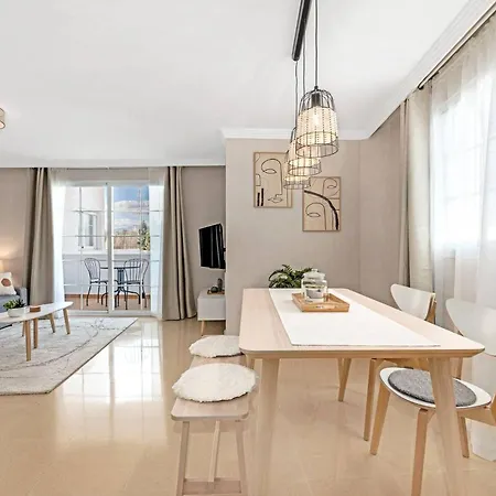 Prime Location, Cute With Pool Apartment