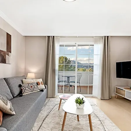 Apartment Prime Location, Cute With Pool *
